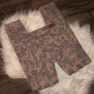 BDG JEAN PANT 27 WOMEN’S FLORAL GREY PINK SLIM LEG
